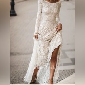 Elegant Lace Wedding Dress in Cream